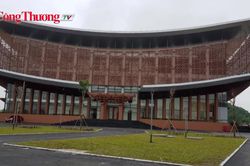 Bắc Ninh chi bao nhiêu cho hàng ghế gỗ đang gây tranh cãi trong nhà hát?
