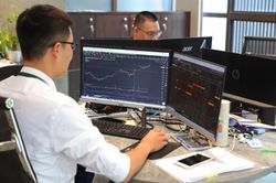 Chứng khoán hôm nay (15/5): Lực bán kịch hoạt cuối phiên, VN-Index giảm nhẹ