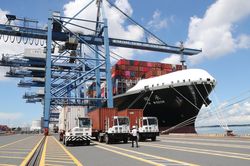 Xanh hóa đang trở thành yêu cầu bắt buộc đối với các doanh nghiệp logistics
