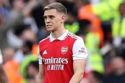 Arsenal thua đậm Brighton, tự đóng cơ hội đua vô địch với Man City