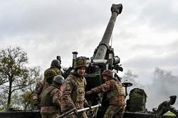 Pháo tự hành Nga Akatsiya khai hỏa vào mục tiêu tại Ukraine