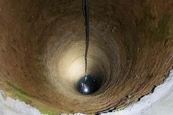 Hai trường hợp suýt chết do ngạt khí từ giếng sâu
