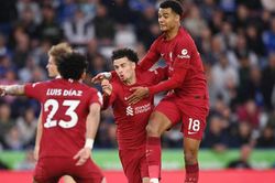 Sao trẻ tỏa sáng, Liverpool quyết đua top 4 với MU và Newcastle