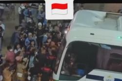 U22 Indonesia liền bị CĐV Campuchia chặn xe vì lý do bất ngờ