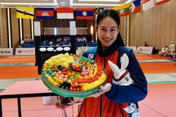 Nữ kiếm thủ Việt Nam được chủ nhà Campuchia tặng quà bất ngờ, tưởng đi kiểm tra doping