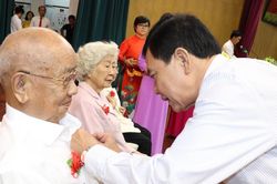 Quận Phú Nhuận: 69 đảng viên nhận Huy hiệu Đảng đợt 19-5