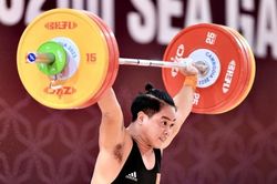 Đô cử Nguyễn Quốc Toàn phá 3 kỷ lục cử tạ tại SEA Games 32