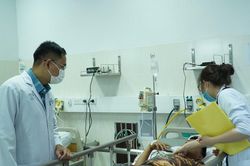 3 trẻ ngộ độc Botulinum do ăn giò lụa bán dạo