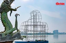 Hà Nội gỡ bỏ 'bàn tay lạ' ở Hồ Tây