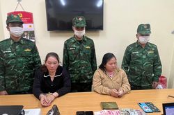 Mẹ rủ con gái đi mua ma túy