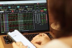 VN-Index tăng 0,2 điểm, nhiều mã nhỏ hút dòng tiền đầu cơ