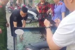 Cờ bạc hóa thằng bần, dùng búa đập hàng loạt kính ô tô cuỗm tài sản