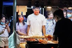 Nền kinh tế Trung Quốc đang trông vào những hàng rong vỉa hè