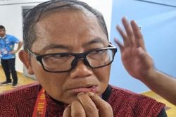 Trưởng đoàn bóng đá Indonesia 'khoe' vết thương do cầu thủ Thái Lan đánh