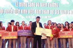 THACO chính thức tặng xe cho Nguyễn Thị Oanh: 'Chúng tôi coi Oanh như đại diện của nỗ lực vượt khó'