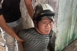 Bắt tên cướp kề dao vào cổ, dùng dây trói chặt một phụ nữ