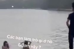 Hai người tắm dưới hồ Hoàn Kiếm là nam giới