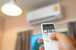 Vì sao không nên đóng kín cửa khi bật điều hòa?