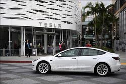 Tỷ phú Elon Musk thay đổi quan điểm về quảng cáo xe