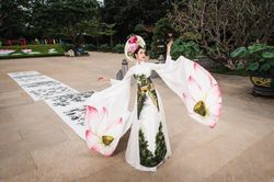 Độc đáo áo dài có chiều dài 20 m