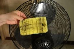 Cách vệ sinh quạt không cần tháo khung cực đơn giản, chị em làm ngon ơ