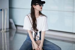 Choáng với giá outfit sân bay của Lưu Diệc Phi: 'Đúng là đẳng cấp đỉnh lưu!'