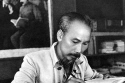 Bác Hồ kính yêu luôn sống mãi trong lòng các cán bộ công nhân viên ngành thương mại Việt Nam