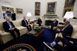 Nỗi lo vỡ nợ khiến ông Biden rút ngắn chuyến công du châu Á