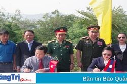 Đón nhận 9 hài cốt liệt sĩ quân tình nguyện Việt Nam hy sinh tại Lào về nước