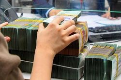 Đua giảm lãi suất huy động: 'Cởi trói' cho tăng trưởng tín dụng, giảm sức ép cho doanh nghiệp