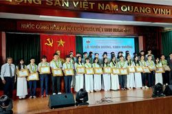 Hội Khuyến học tỉnh Đắk Lắk trao hơn 50 triệu đồng thưởng học sinh đoạt giải quốc gia