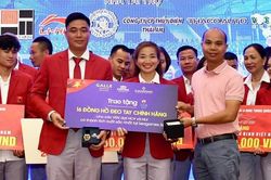 Nguyễn Thị Oanh cùng đồng đội nhận thêm gần 1 tỷ đồng tiền thưởng