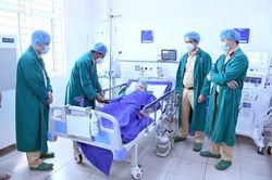 Thiếu tá CSGT bị tài xế vi phạm nồng độ cồn đâm đã qua nguy kịch