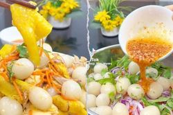Sau cơn sốt gỏi gà măng cụt non, gỏi gà chôm chôm chính thức nhập cuộc