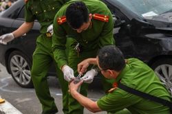 Chồng sát hại vợ rồi kéo thi thể lên giường đắp chăn