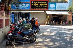 Ngoại thành 'đối đầu' với nắng nóng