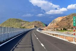 Ô tô lưu thông trên cao tốc qua Nha Trang, Bình Thuận chưa phải trả phí