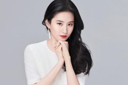 Phong cách sân bay của Lưu Diệc Phi, trông 'sương sương' nhưng giá trị bằng… nửa căn hộ