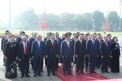 Lãnh đạo Đảng và Nhà nước vào Lăng viếng Chủ tịch Hồ Chí Minh