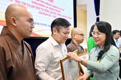 Tuyên dương các cá nhân, tập thể tiêu biểu học tập và làm theo Bác Hồ