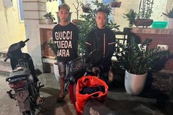 Dùng dao quắm chém người, cướp xe