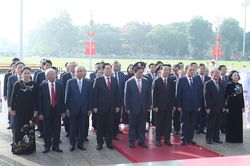 Lãnh đạo Đảng, Nhà nước vào Lăng viếng Bác