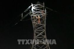 Quảng Ninh khẩn trương khắc phục sự cố đường dây 110kV cấp điện do ảnh hưởng cháy rừng