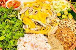 Hội chị em yêu bếp đua nhau trổ tài món gỏi gà măng cụt: Toàn mâm gỏi trông vừa đẹp mắt vừa ngon miệng