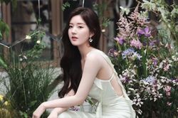 Vừa khoe lưng trần thon thả, Triệu Lộ Tư đã bị Ngu Thư Hân 'dằn mặt' bằng cách này