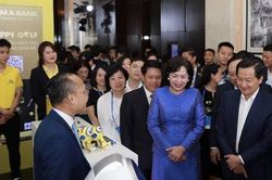Khách hàng trải nghiệm hệ sinh thái ngân hàng số Nam A Bank