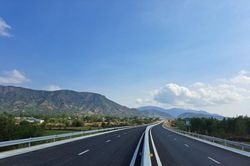 Khi nào ô tô được chạy trên cao tốc Nha Trang - Cam Lâm và Vĩnh Hảo - Phan Thiết?