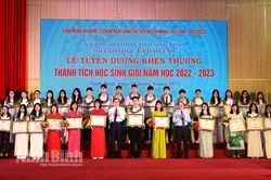 Lễ tuyên dương khen thưởng thành tích học sinh giỏi năm học 2022- 2023