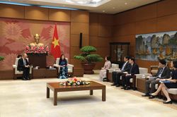 Phó Chủ nhiệm Ủy ban Tài chính - Ngân sách Vũ Thị Lưu Mai tiếp Đại sứ Thụy Sĩ