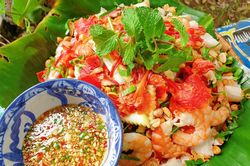 Gỏi gà măng cụt, trà hoa giấy gây bão mạng: Chuyên gia dinh dưỡng nói gì?